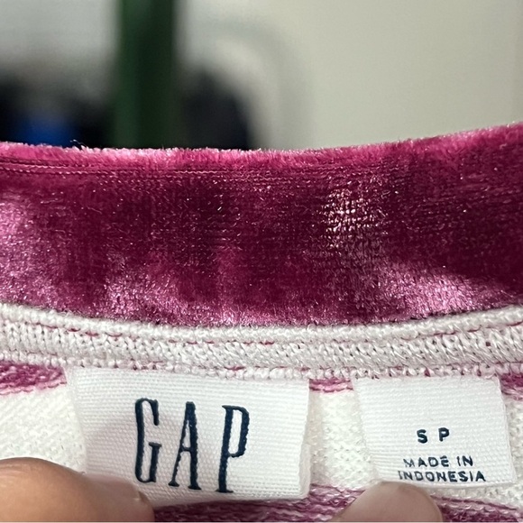 !SOLD! GAP Striped Red White Women's Top Short Sleeve Velvet Trims Stretch Wool - Picture 3 of 3